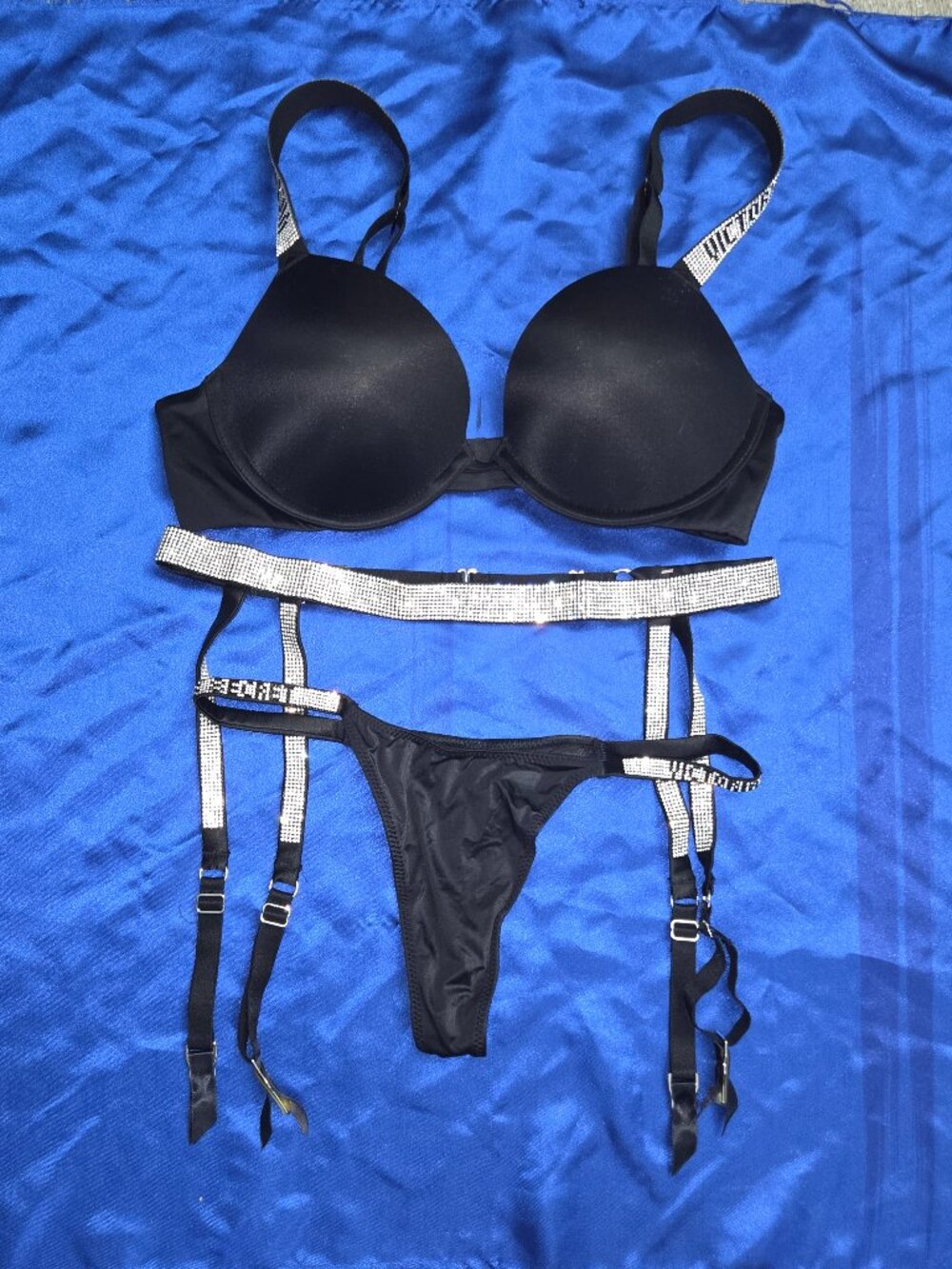 Victoria’s Secret Very Sexy 3 Piece Shine Strap Push Up Bra Thong Garter Set 32C